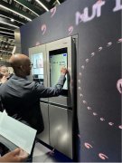 足球名将马克莱莱IFA体验海尔后留言：“I Love Everythi